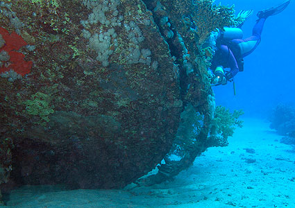 Ägypten 2003 - Lahami Bay - Abu Galawa - Wrack des Schleppers Tienstin