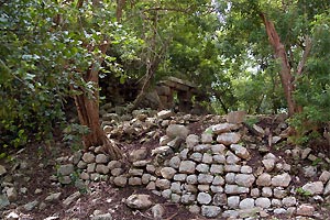 Yucatan - Chichen Itza - ein nur teilweise restauriertes Gebäude