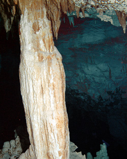 Yucatan - Tauchgang in der Cenote Dos - Tropfsteine / Stalaktiten in den Unterwasserhöhlen