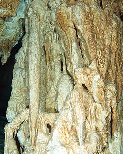 Yucatan - Tauchgang in der Cenote Dos - Tropfsteine / Stalaktiten in den Unterwasserhöhlen