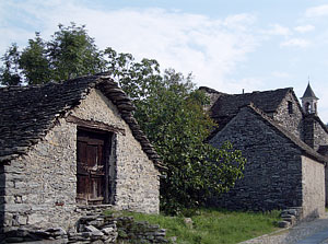 Schweiz 2004 - Verzasca Tal - Bergdorf aus Granitplatten