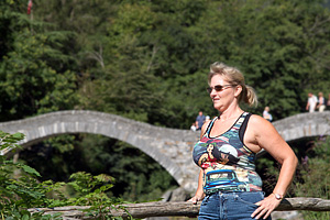 Schweiz 2004 - Verzasca Tal - Tauchplatz Römerbrücke oder römische Brücke - Ponte dei Salti