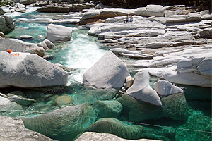 Schweiz 2004 - Verzasca Tal - Tauchplatz Posse II - Pozzo della Posse